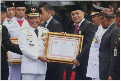 Eri Cahyadi, Surabaya's Visionary Mayor, was Bestowed Satyalancana Karya Bhakti Praja Nugraha by the President of the Republic of Indonesia