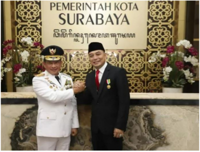 Surabaya berkinerja terbaik nasional, Walikota Surabaya mendapat Penghargaan Satyalancana Karya Bhakti Praja Nugraha oleh Presiden Republik Indonesia